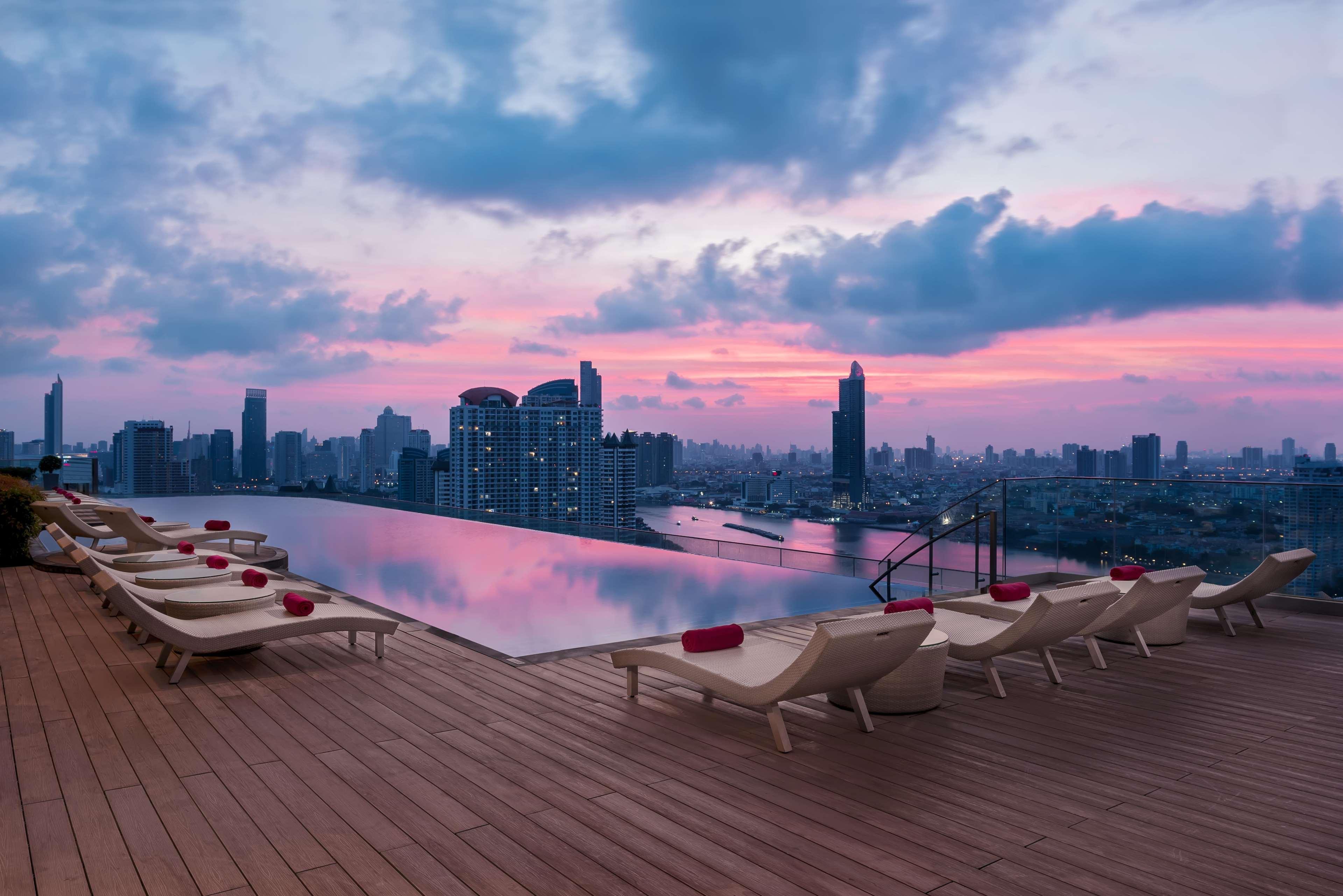Avani Plus Riverside Bangkok Hotel Екстериор снимка View from the rooftop pool