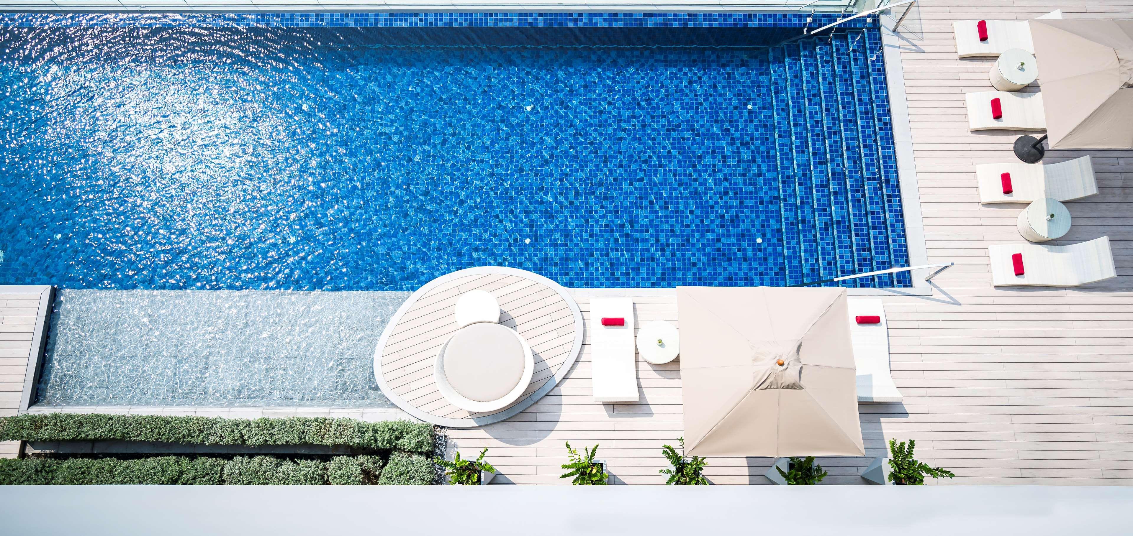 Avani Plus Riverside Bangkok Hotel Екстериор снимка The pool at the hotel
