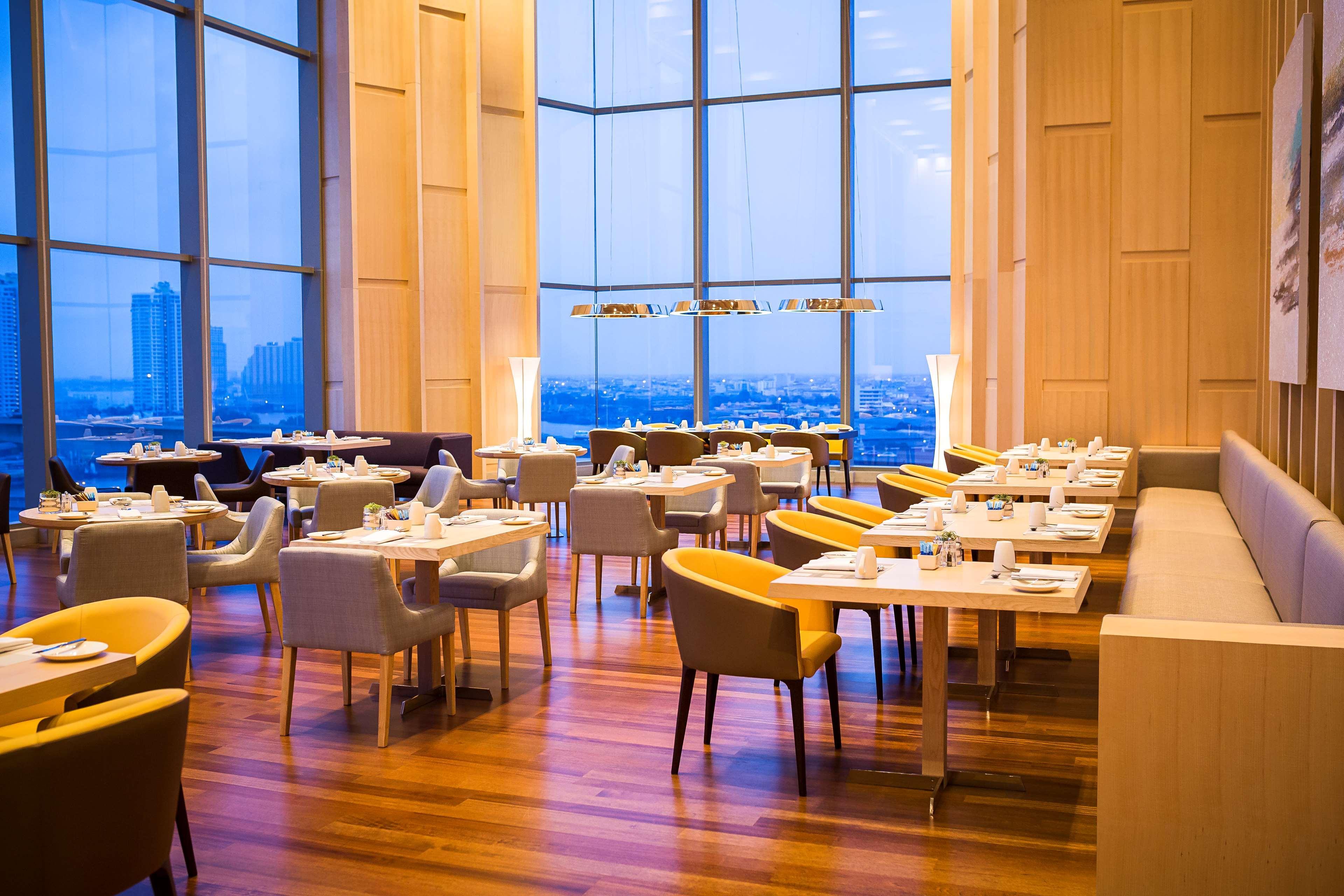 Avani Plus Riverside Bangkok Hotel Екстериор снимка The restaurant