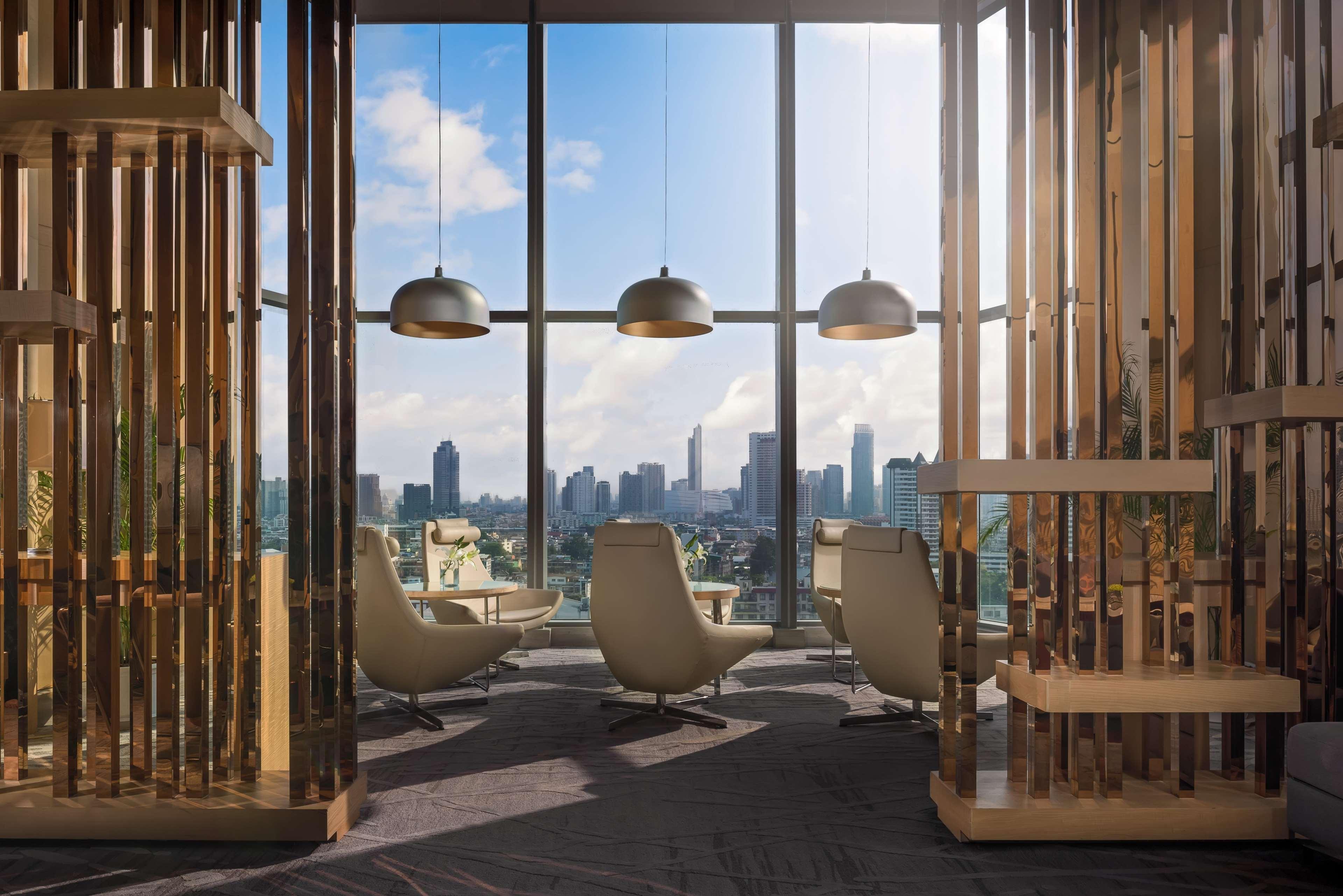 Avani Plus Riverside Bangkok Hotel Екстериор снимка The Club at Suvarnabhumi Airport