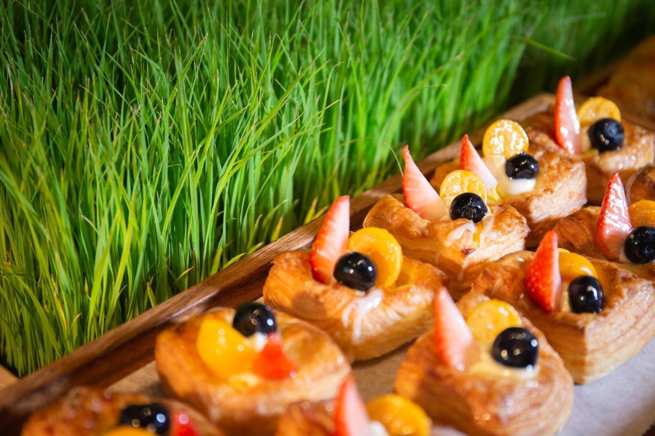 Avani Plus Riverside Bangkok Hotel Екстериор снимка Wheatgrass