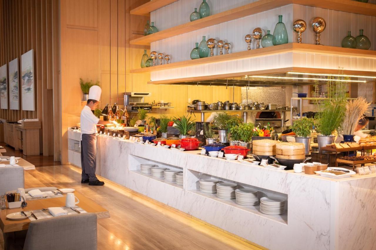 Avani Plus Riverside Bangkok Hotel Екстериор снимка The buffet at the hotel